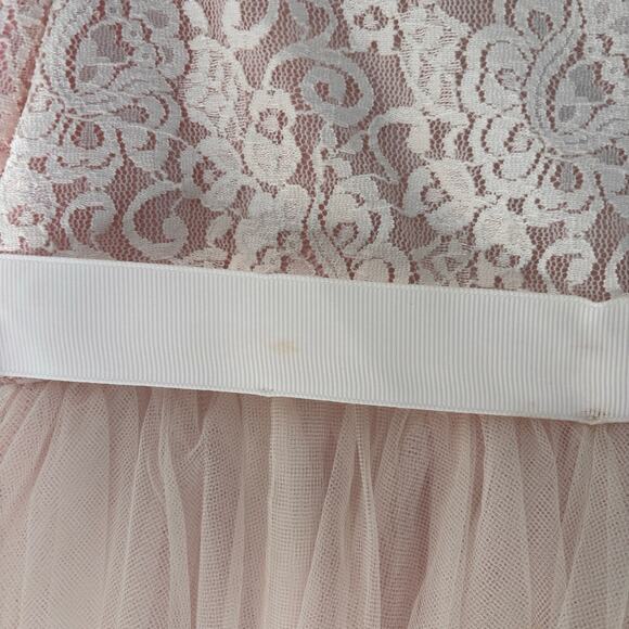 Girls Tulle Ball Gown Flower Girl Dress with Heart Cutout - Picture 5 of 8